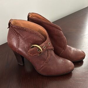 8.5 Frye Vicki Bootie, excellent condition!